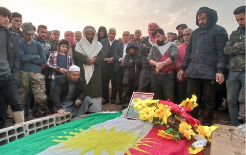 جل آغا... قيادة الـPDK-S تشارك في مراسيم جنازة البيشمركة إسماعيل زراري 