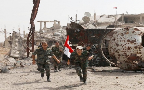 Di êrîşke DAIŞê de 5 çekdarên rêjîma Sûrî hatin kuştin