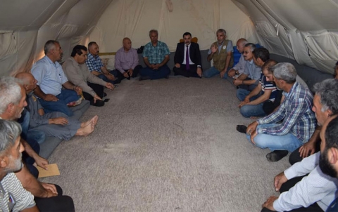 وفد من ممثلية ENKS بإقليم كوردستان يبحث قضايا اللاجئين مع إدارات مخيم بردرش 