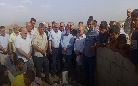 ديرك.. وفد من الحزب الديمقراطي الكوردستاني - سوريا يشارك في مراسم دفن البيشمركة محمد حسو