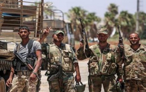 Rêjîma Esed bi helmeteka girtnê li Derayê rabû