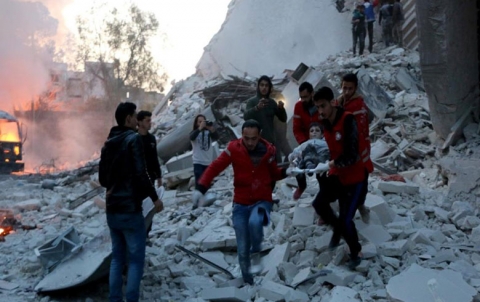 Li Idlbê bihtir ji 50 kesî bûne qurbaniya êrîşên balafirên Rêjîma Esed