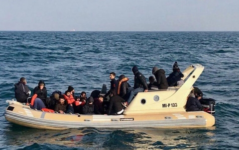 ألماني ينقل عائلة سورية على متن قاربه من تركيا إلى أوربا