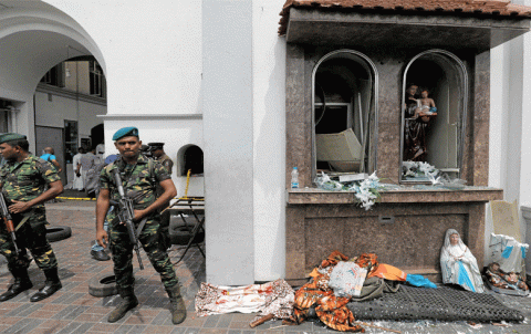 عدد قتلى سريلانكا يصل 290 وتفكيك عبوة ناسفة قرب المطار