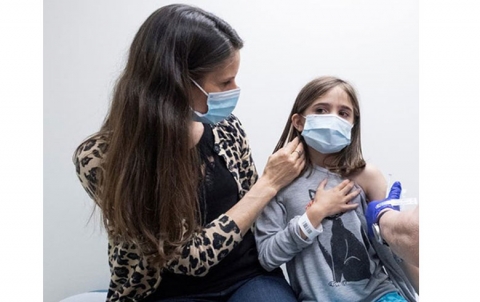 دبي تبدأ تطعيم الفئة العمرية من 12 إلى 15 عاما بلقاح فايزر