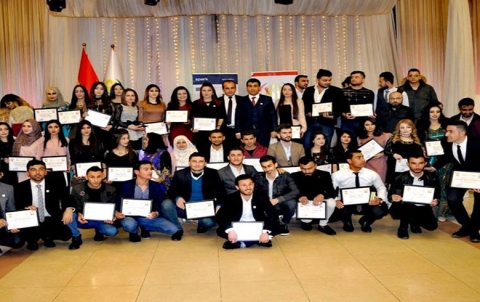 فرع إقليم كوردستان يقيم حفلة تعارف لطلاب جامعيين في هولير ويكرم الطلبة المتفوقين 