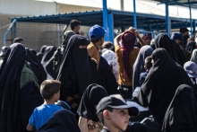  عوائل تنظيم داعش الإرهابي غادرت مخيم الهول