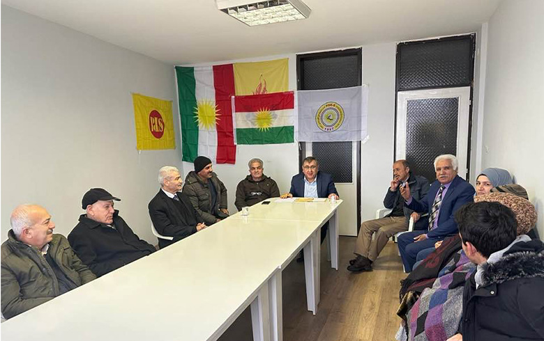 الحزب الديمقراطي الكوردستاني – سوريا يقيم جلسة سياسية في مدينة 